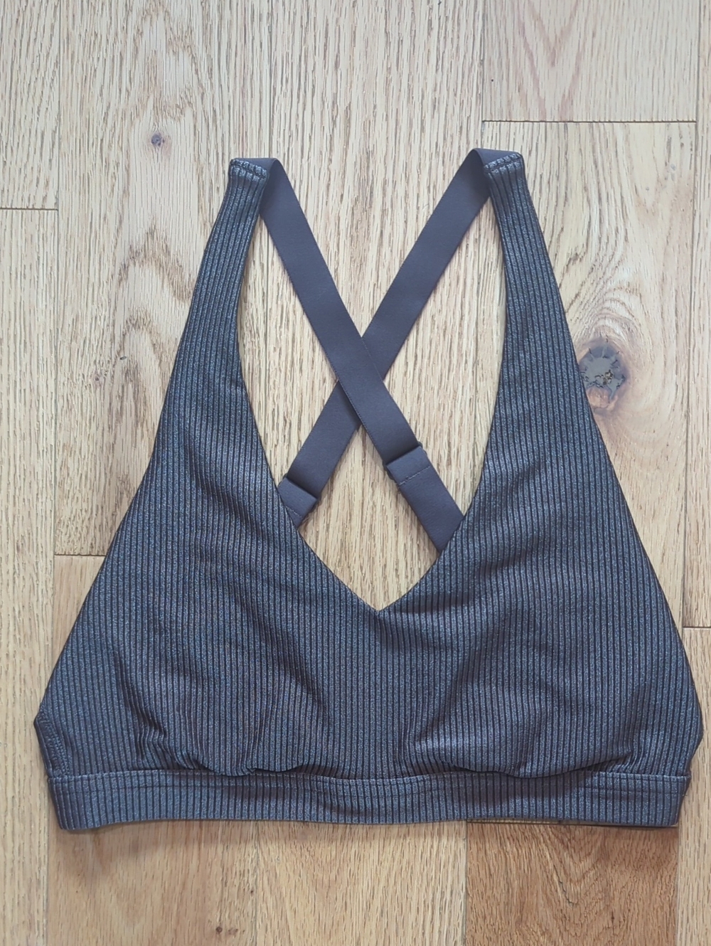 OFFLINE / aerie. Ribbed Shine Strappy Back Sports Bra. Size Medium.